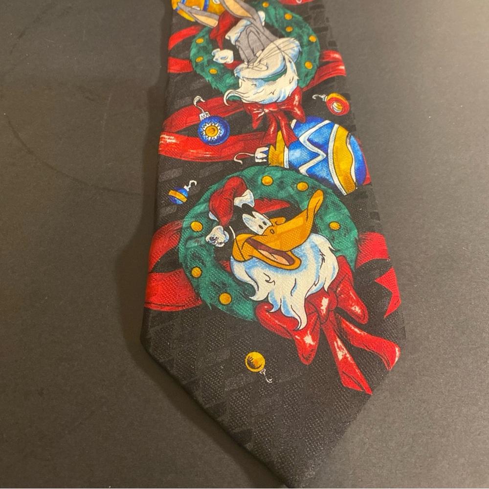 Vintage Looney Tunes Mania 100% Silk Christmas Neck Tie Wile e Buggs Daffy Y2K